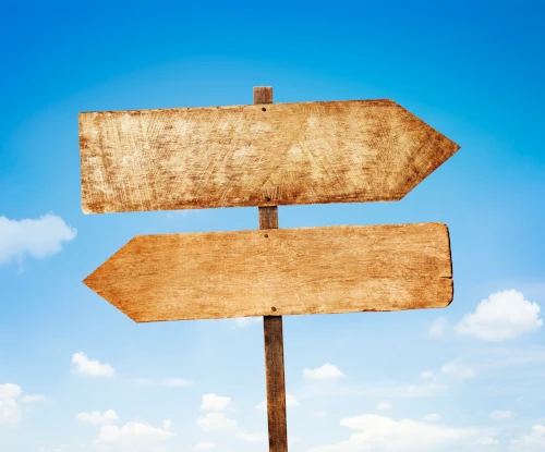 panneau bois pour choisir la bonne direction pour le bon choix de site